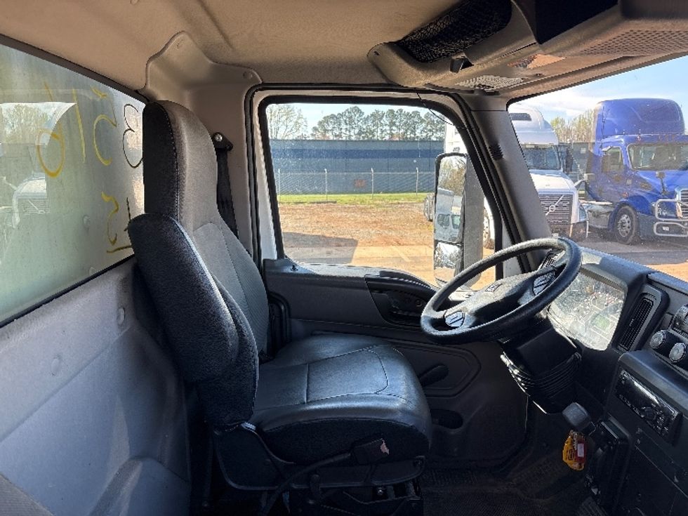 Medium Duty Box Truck-Light and Medium Duty Trucks-International-2020-MV607-Mebane-NC-256,700\n\t\tmiles-$ 29,500 - Image 21
