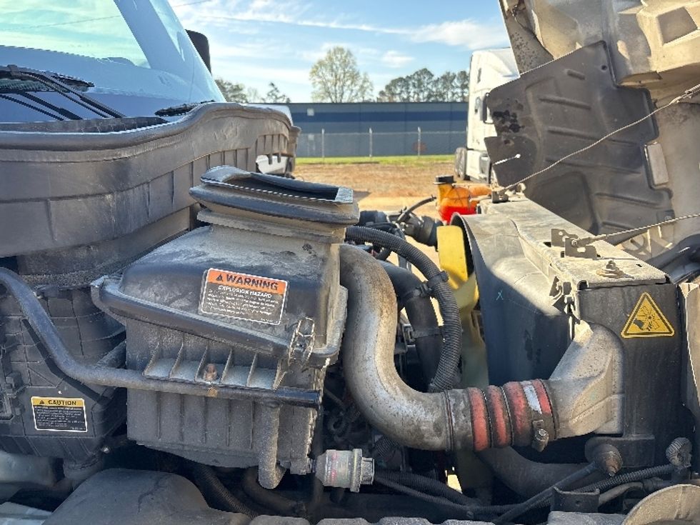 Medium Duty Box Truck-Light and Medium Duty Trucks-International-2020-MV607-Mebane-NC-256,700\n\t\tmiles-$ 29,500 - Image 22