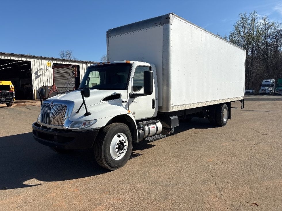Medium Duty Box Truck-Light and Medium Duty Trucks-International-2020-MV607-Mebane-NC-256,700\n\t\tmiles-$ 29,500 - Image 3