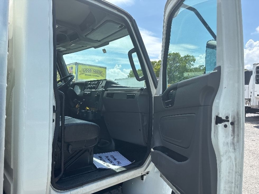 Medium Duty Box Truck-Light and Medium Duty Trucks-International-2020-MV607-Medley-FL-105,808\n\t\tmiles-$ 67,750 - Image 17