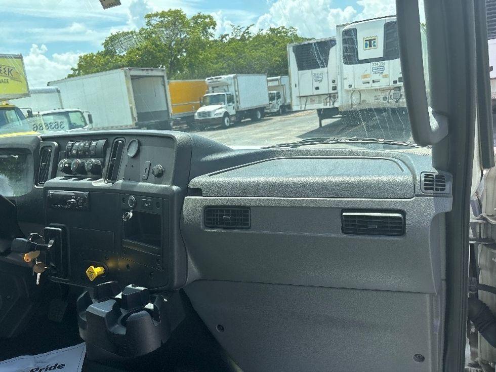 Medium Duty Box Truck-Light and Medium Duty Trucks-International-2020-MV607-Medley-FL-105,808\n\t\tmiles-$ 67,750 - Image 18