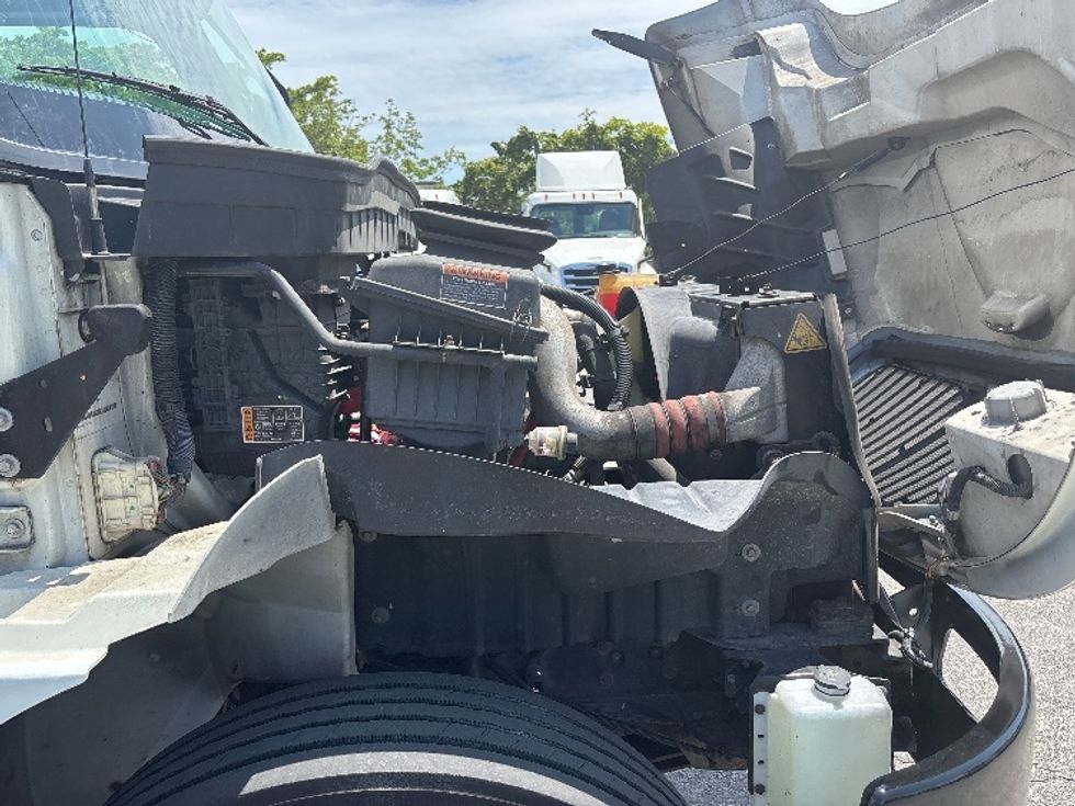 Medium Duty Box Truck-Light and Medium Duty Trucks-International-2020-MV607-Medley-FL-105,808\n\t\tmiles-$ 67,750 - Image 20