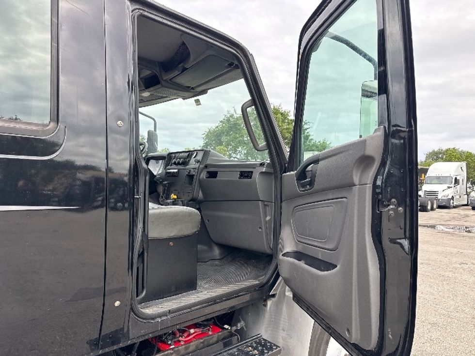 Medium Duty Box Truck-Light and Medium Duty Trucks-International-2020-MV607-Medley-FL-214,660\n\t\tmiles-$ 48,250 - Image 18