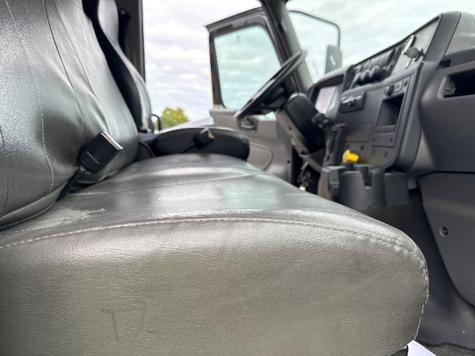 Medium Duty Box Truck-Light and Medium Duty Trucks-International-2020-MV607-Medley-FL-214,660\n\t\tmiles-$ 48,250 - Image 19