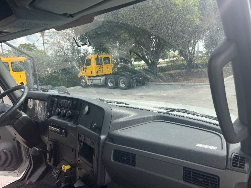 Medium Duty Box Truck-Light and Medium Duty Trucks-International-2020-MV607-Medley-FL-239,348\n\t\tmiles-$ 43,000 - Image 20