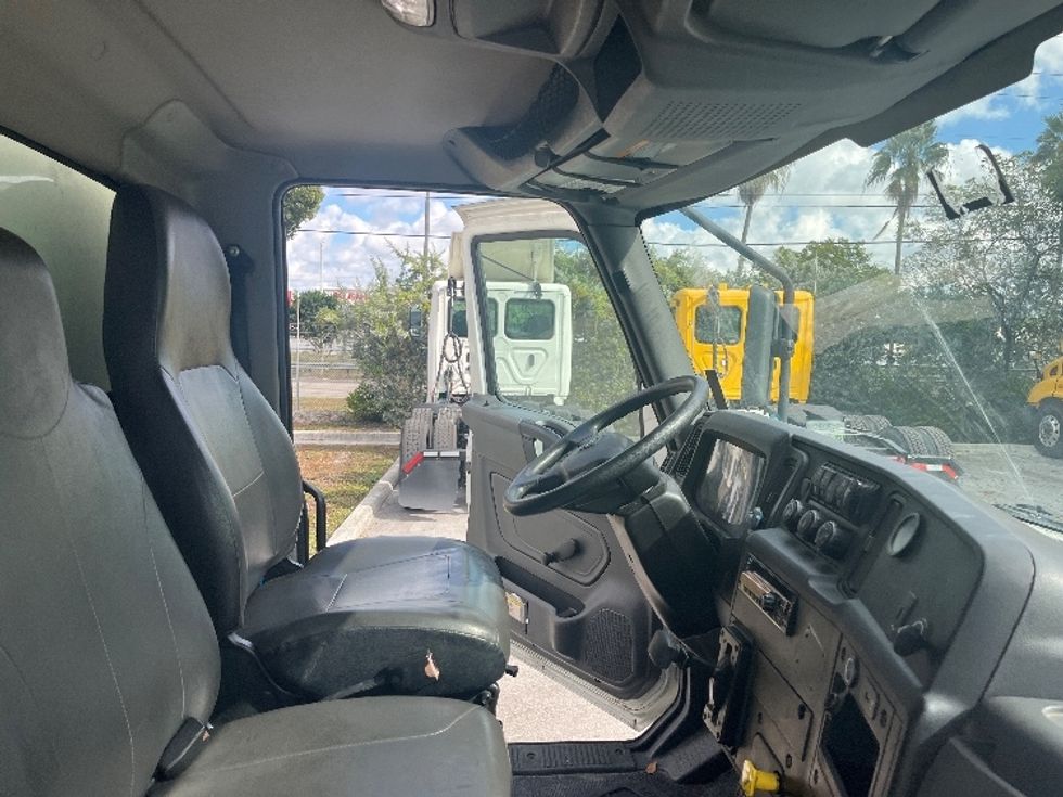 Medium Duty Box Truck-Light and Medium Duty Trucks-International-2020-MV607-Medley-FL-239,348\n\t\tmiles-$ 43,000 - Image 21
