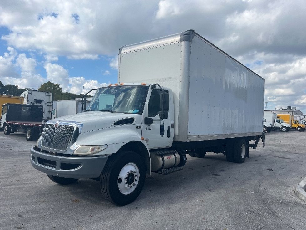 Medium Duty Box Truck-Light and Medium Duty Trucks-International-2020-MV607-Medley-FL-239,348\n\t\tmiles-$ 43,000 - Image 3