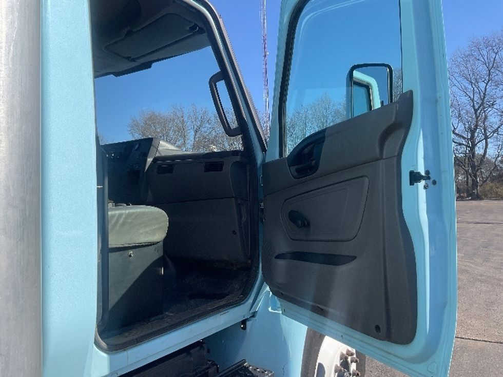 Medium Duty Box Truck-Light and Medium Duty Trucks-International-2020-MV607-Memphis-TN-108,646\n\t\tmiles-$ 52,250 - Image 20