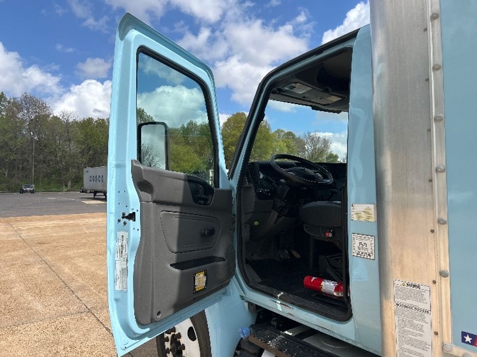 Medium Duty Box Truck-Light and Medium Duty Trucks-International-2020-MV607-Memphis-TN-108,721\n\t\tmiles-$ 52,250 - Image 16