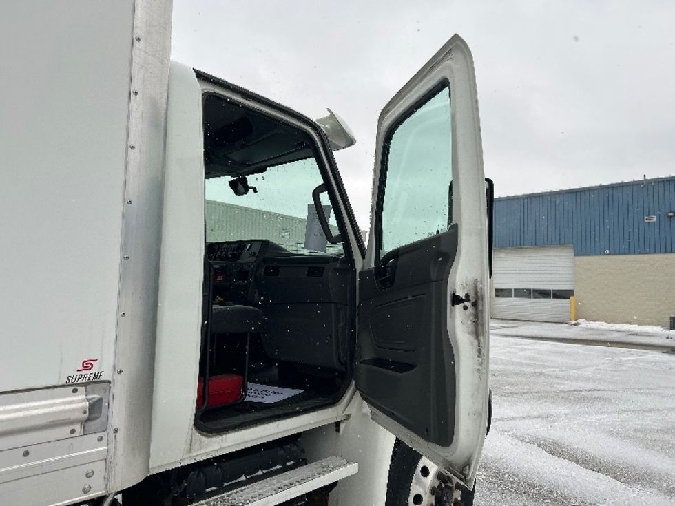 Medium Duty Box Truck-Light and Medium Duty Trucks-International-2020-MV607-Middlefield-OH-110,764\n\t\tmiles-$ 58,750 - Image 20