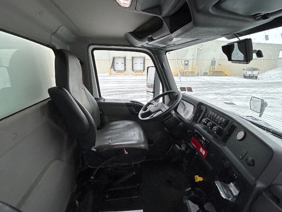 Medium Duty Box Truck-Light and Medium Duty Trucks-International-2020-MV607-Middlefield-OH-110,764\n\t\tmiles-$ 58,750 - Image 22