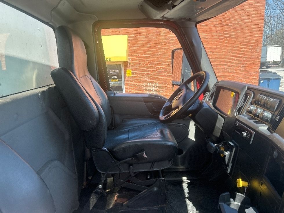 Medium Duty Box Truck-Light and Medium Duty Trucks-International-2020-MV607-Middlefield-OH-148,496\n\t\tmiles-$ 44,000 - Image 21
