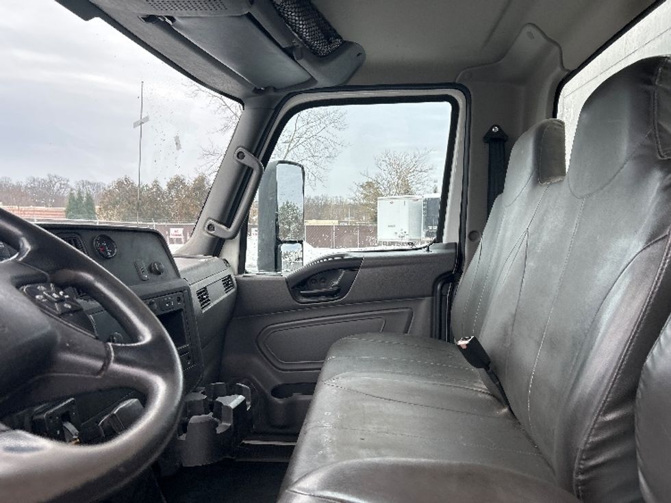 Medium Duty Box Truck-Light and Medium Duty Trucks-International-2020-MV607-Middlefield-OH-152,729\n\t\tmiles-$ 45,250 - Image 15