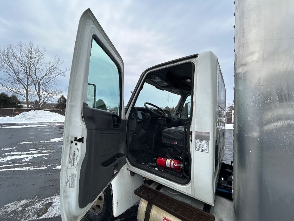 Medium Duty Box Truck-Light and Medium Duty Trucks-International-2020-MV607-Middlefield-OH-152,729\n\t\tmiles-$ 45,250 - Image 16