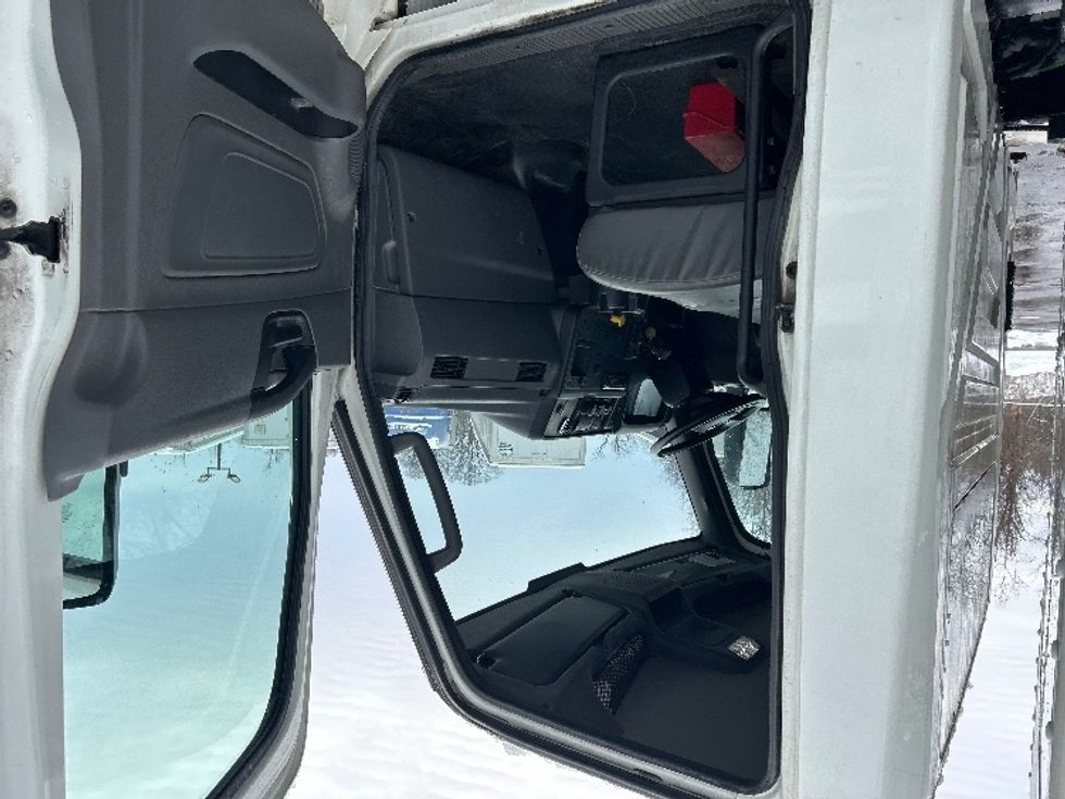 Medium Duty Box Truck-Light and Medium Duty Trucks-International-2020-MV607-Middlefield-OH-152,729\n\t\tmiles-$ 45,250 - Image 19