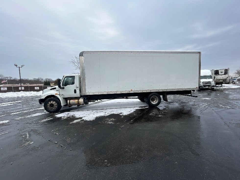 Medium Duty Box Truck-Light and Medium Duty Trucks-International-2020-MV607-Middlefield-OH-152,729\n\t\tmiles-$ 45,250 - Image 4