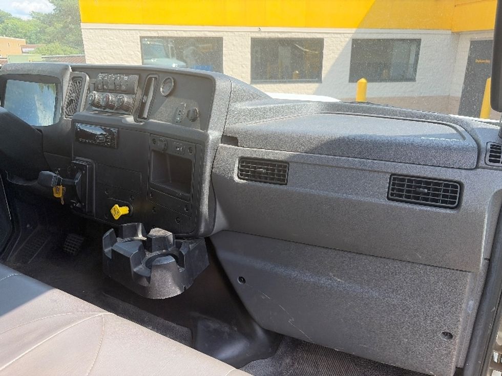 Medium Duty Box Truck-Light and Medium Duty Trucks-International-2020-MV607-Middlefield-OH-167,507\n\t\tmiles-$ 58,000 - Image 21