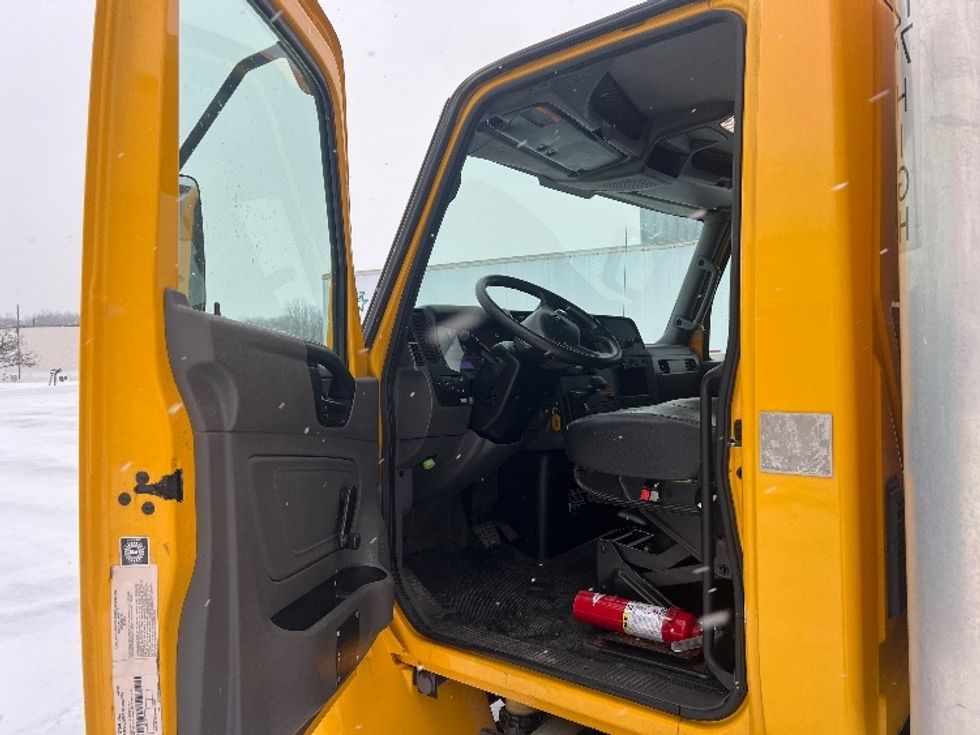 Medium Duty Box Truck-Light and Medium Duty Trucks-International-2020-MV607-Middlefield-OH-190,803\n\t\tmiles-$ 29,750 - Image 16