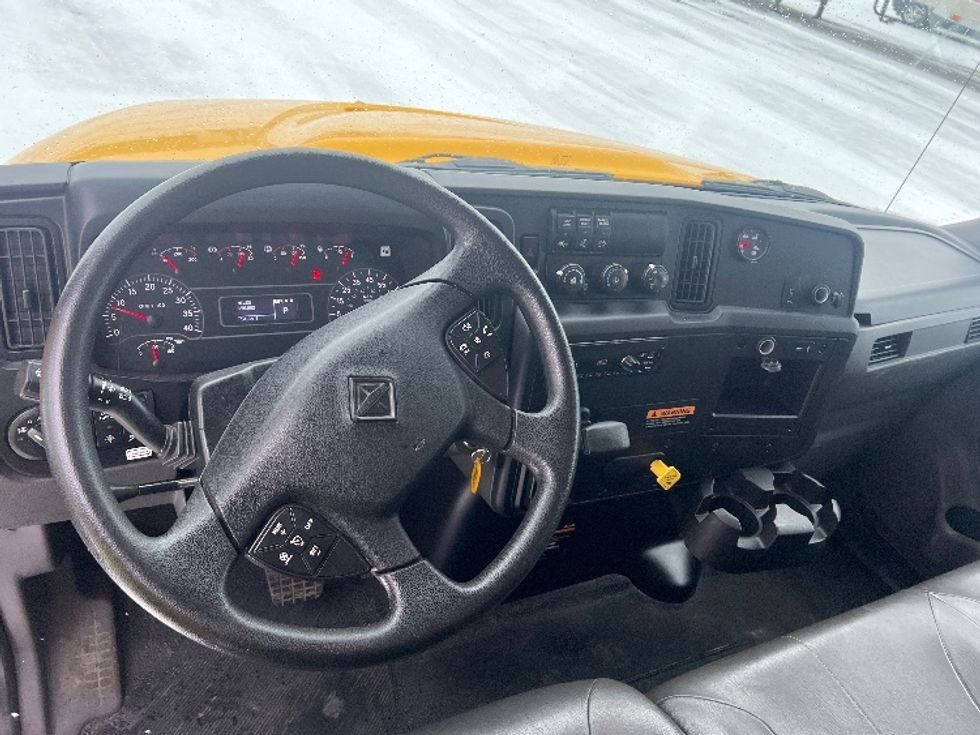 Medium Duty Box Truck-Light and Medium Duty Trucks-International-2020-MV607-Middlefield-OH-190,803\n\t\tmiles-$ 29,750 - Image 18