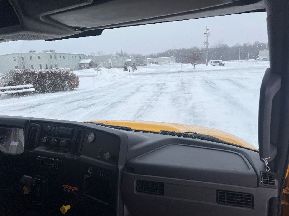 Medium Duty Box Truck-Light and Medium Duty Trucks-International-2020-MV607-Middlefield-OH-190,803\n\t\tmiles-$ 29,750 - Image 21