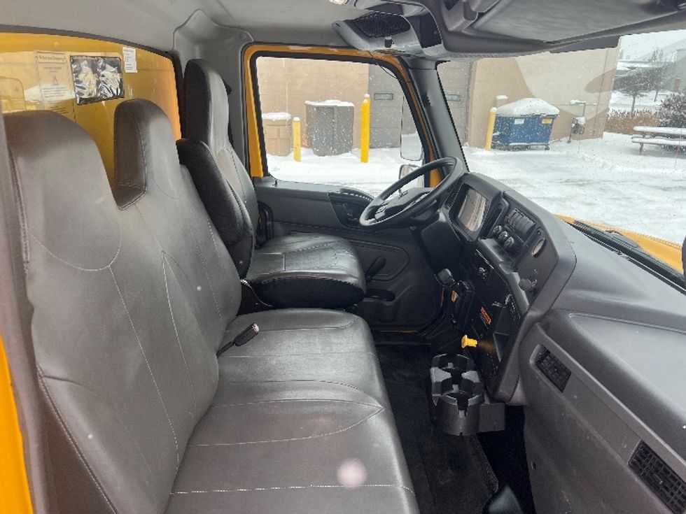 Medium Duty Box Truck-Light and Medium Duty Trucks-International-2020-MV607-Middlefield-OH-190,803\n\t\tmiles-$ 29,750 - Image 22
