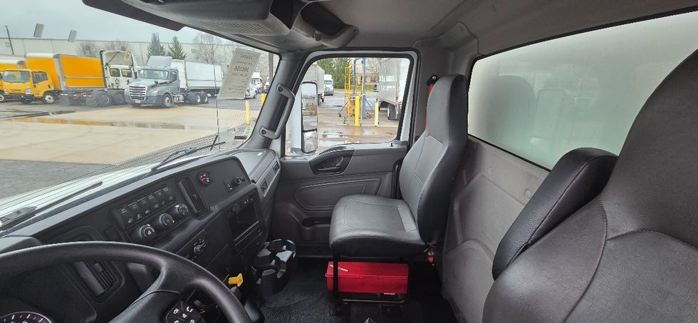 Medium Duty Box Truck-Light and Medium Duty Trucks-International-2020-MV607-Middlefield-OH-227,862\n\t\tmiles-$ 36,750 - Image 17