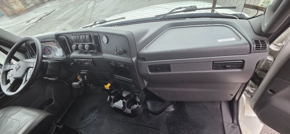 Medium Duty Box Truck-Light and Medium Duty Trucks-International-2020-MV607-Middlefield-OH-227,862\n\t\tmiles-$ 36,750 - Image 19