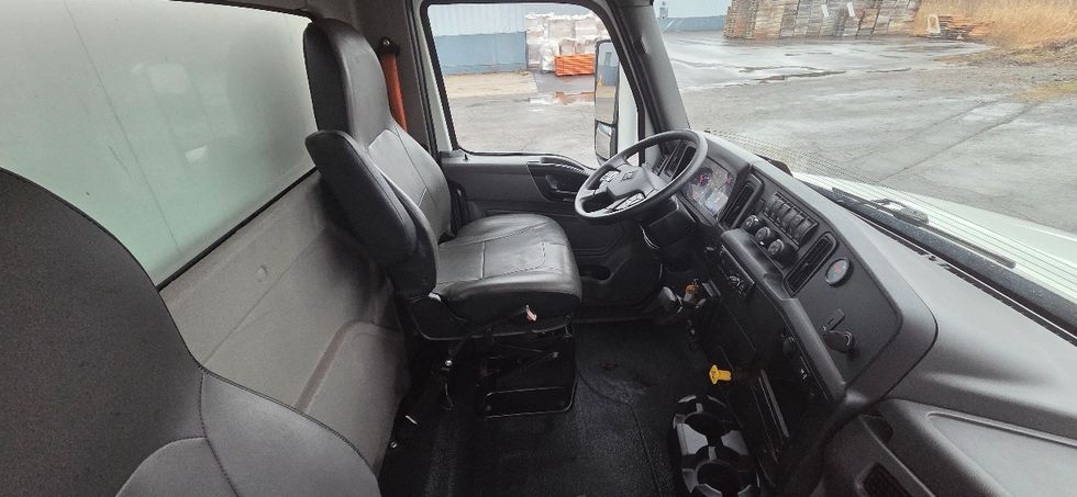 Medium Duty Box Truck-Light and Medium Duty Trucks-International-2020-MV607-Middlefield-OH-227,862\n\t\tmiles-$ 36,750 - Image 20