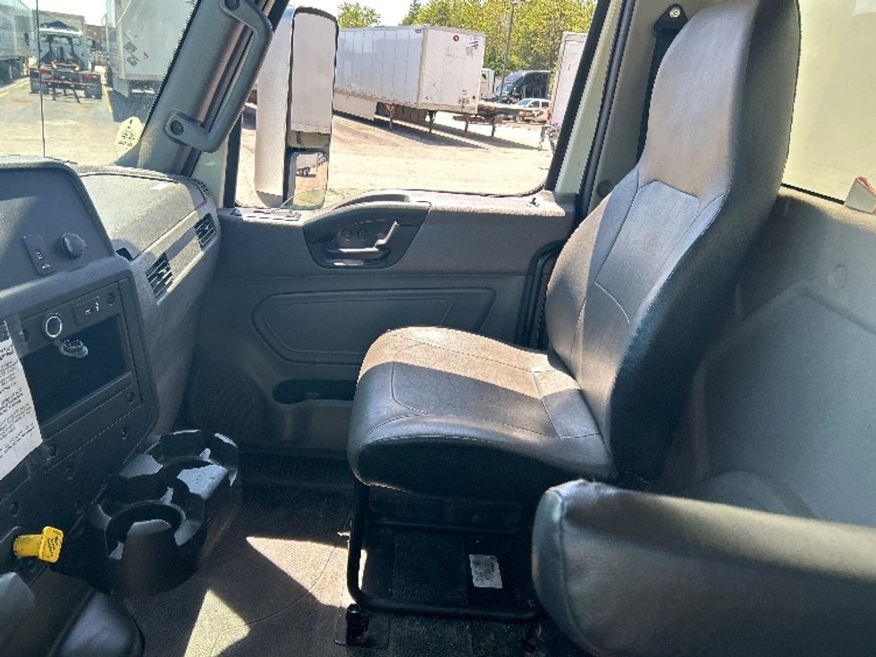 Medium Duty Box Truck-Light and Medium Duty Trucks-International-2020-MV607-Middlefield-OH-263,649\n\t\tmiles-$ 29,500 - Image 18