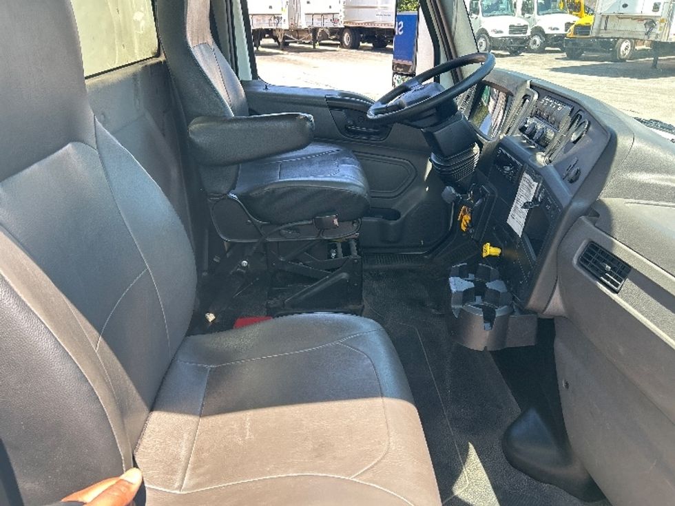 Medium Duty Box Truck-Light and Medium Duty Trucks-International-2020-MV607-Middlefield-OH-263,649\n\t\tmiles-$ 29,500 - Image 21