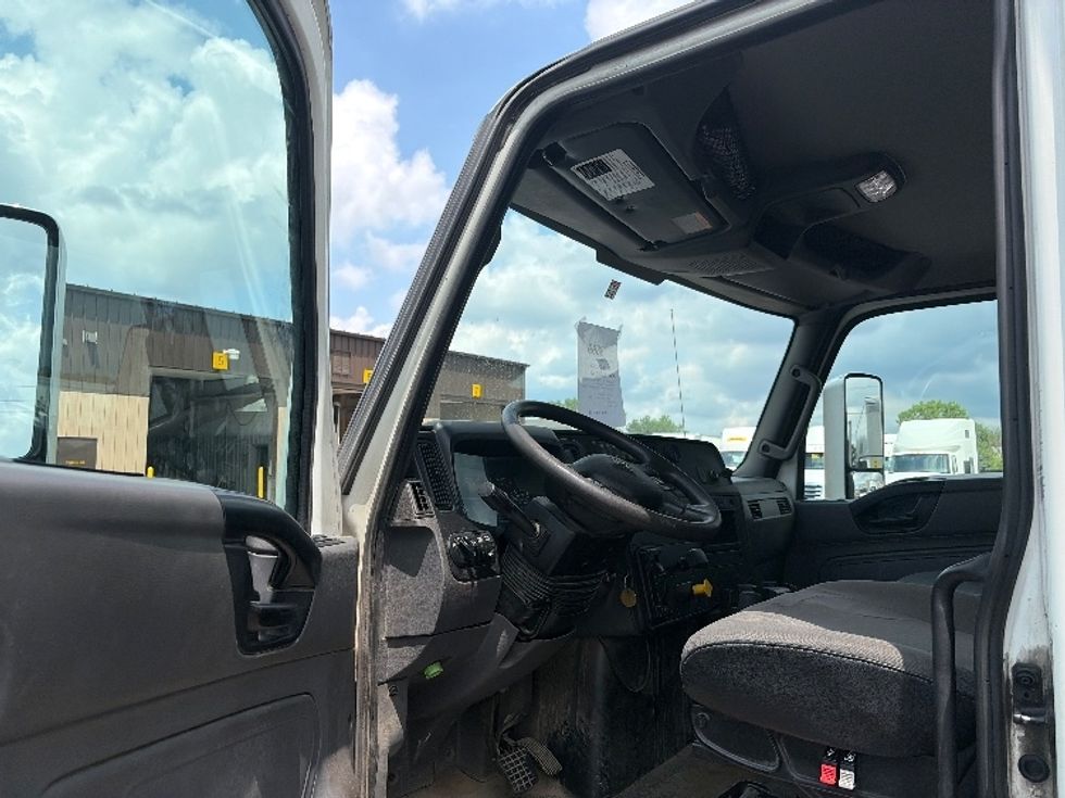 Medium Duty Box Truck-Light and Medium Duty Trucks-International-2020-MV607-Middlefield-OH-269,118\n\t\tmiles-$ 41,000 - Image 15