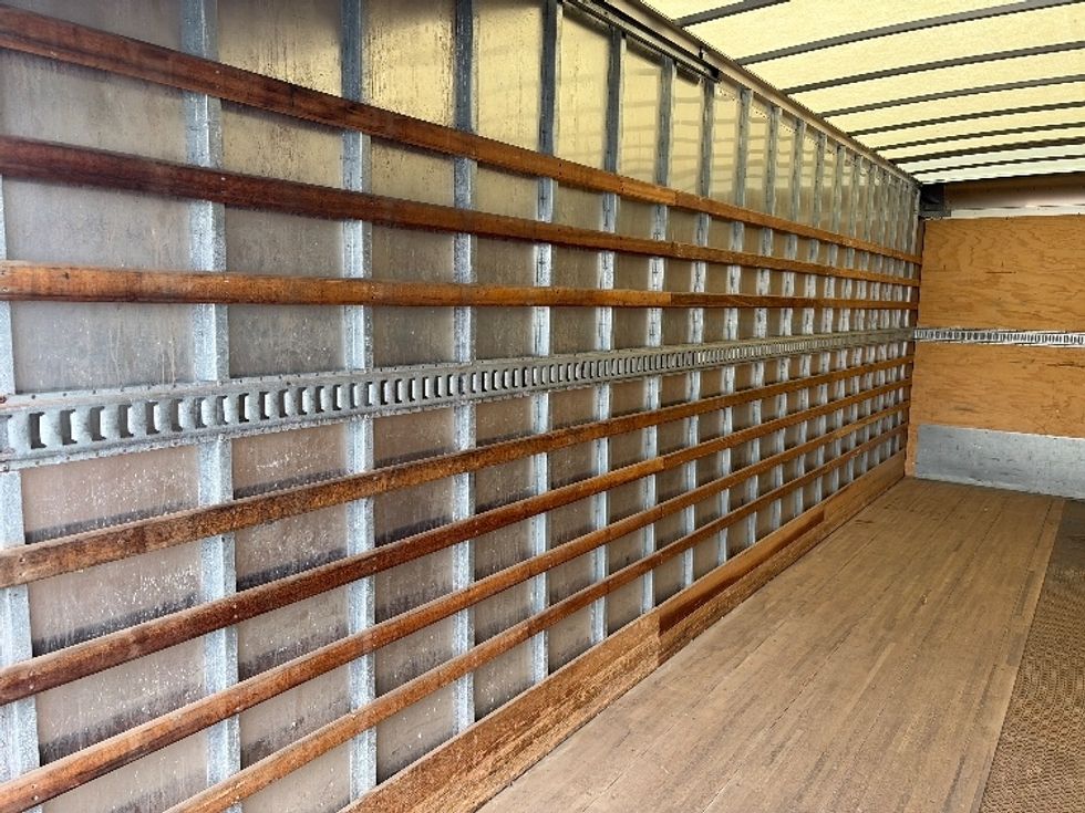 Medium Duty Box Truck-Light and Medium Duty Trucks-International-2020-MV607-Middlefield-OH-269,118\n\t\tmiles-$ 41,000 - Image 11