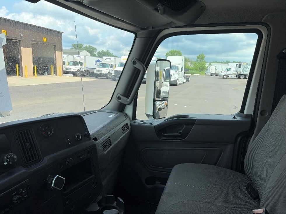 Medium Duty Box Truck-Light and Medium Duty Trucks-International-2020-MV607-Middlefield-OH-269,118\n\t\tmiles-$ 41,000 - Image 17