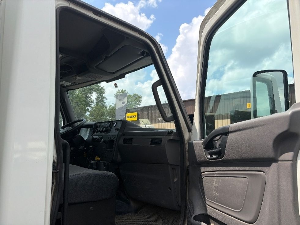 Medium Duty Box Truck-Light and Medium Duty Trucks-International-2020-MV607-Middlefield-OH-269,118\n\t\tmiles-$ 41,000 - Image 18