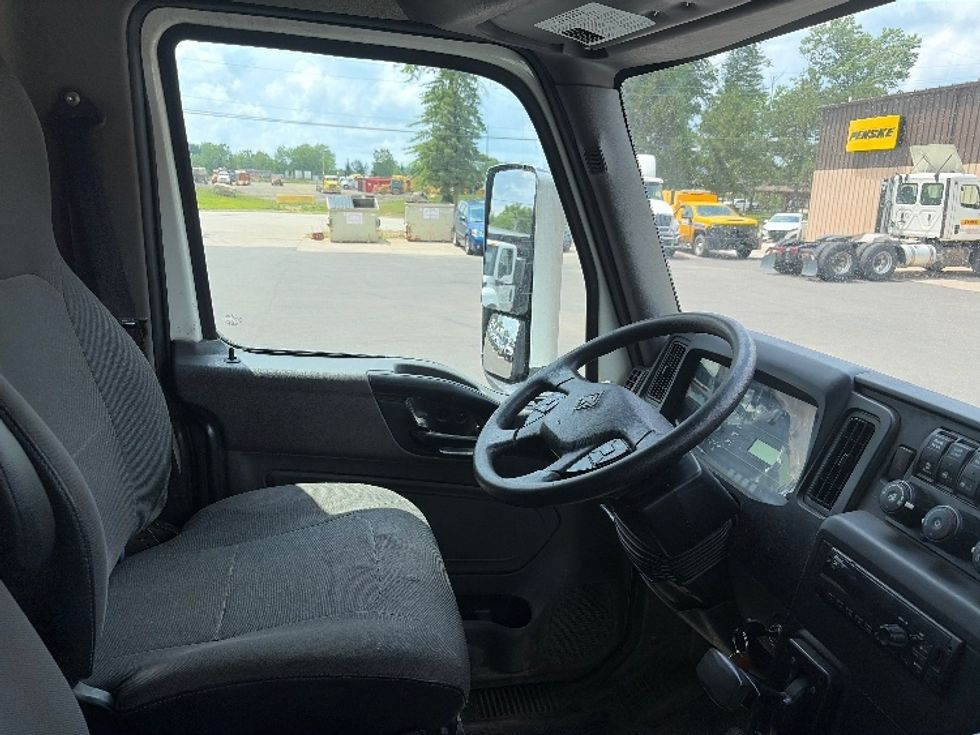 Medium Duty Box Truck-Light and Medium Duty Trucks-International-2020-MV607-Middlefield-OH-269,118\n\t\tmiles-$ 41,000 - Image 20