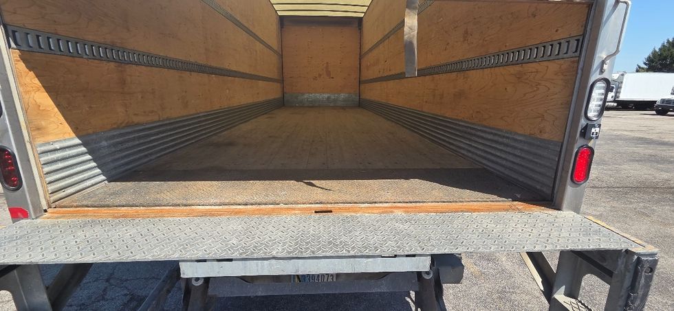 Medium Duty Box Truck-Light and Medium Duty Trucks-International-2020-MV607-Middlefield-OH-270,861\n\t\tmiles-$ 38,000 - Image 10