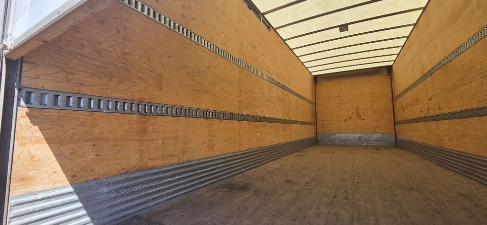 Medium Duty Box Truck-Light and Medium Duty Trucks-International-2020-MV607-Middlefield-OH-270,861\n\t\tmiles-$ 38,000 - Image 11