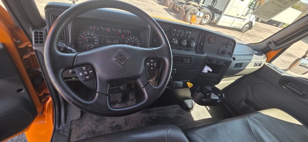 Medium Duty Box Truck-Light and Medium Duty Trucks-International-2020-MV607-Middlefield-OH-270,861\n\t\tmiles-$ 38,000 - Image 17