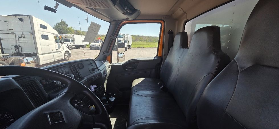 Medium Duty Box Truck-Light and Medium Duty Trucks-International-2020-MV607-Middlefield-OH-270,861\n\t\tmiles-$ 38,000 - Image 18