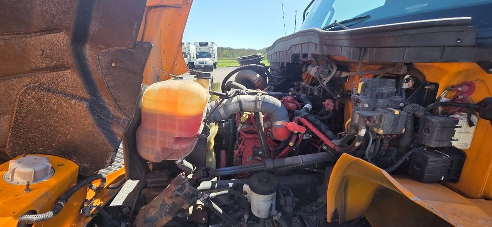 Medium Duty Box Truck-Light and Medium Duty Trucks-International-2020-MV607-Middlefield-OH-270,861\n\t\tmiles-$ 38,000 - Image 23