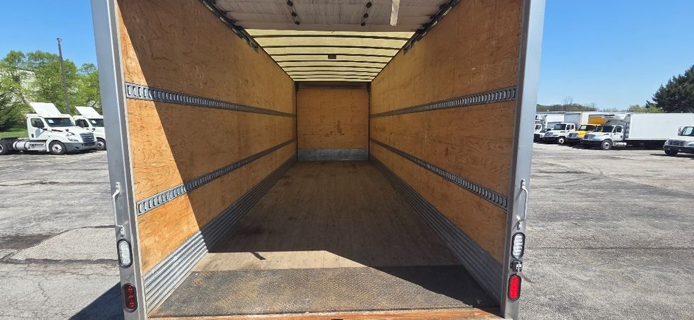 Medium Duty Box Truck-Light and Medium Duty Trucks-International-2020-MV607-Middlefield-OH-270,861\n\t\tmiles-$ 38,000 - Image 8
