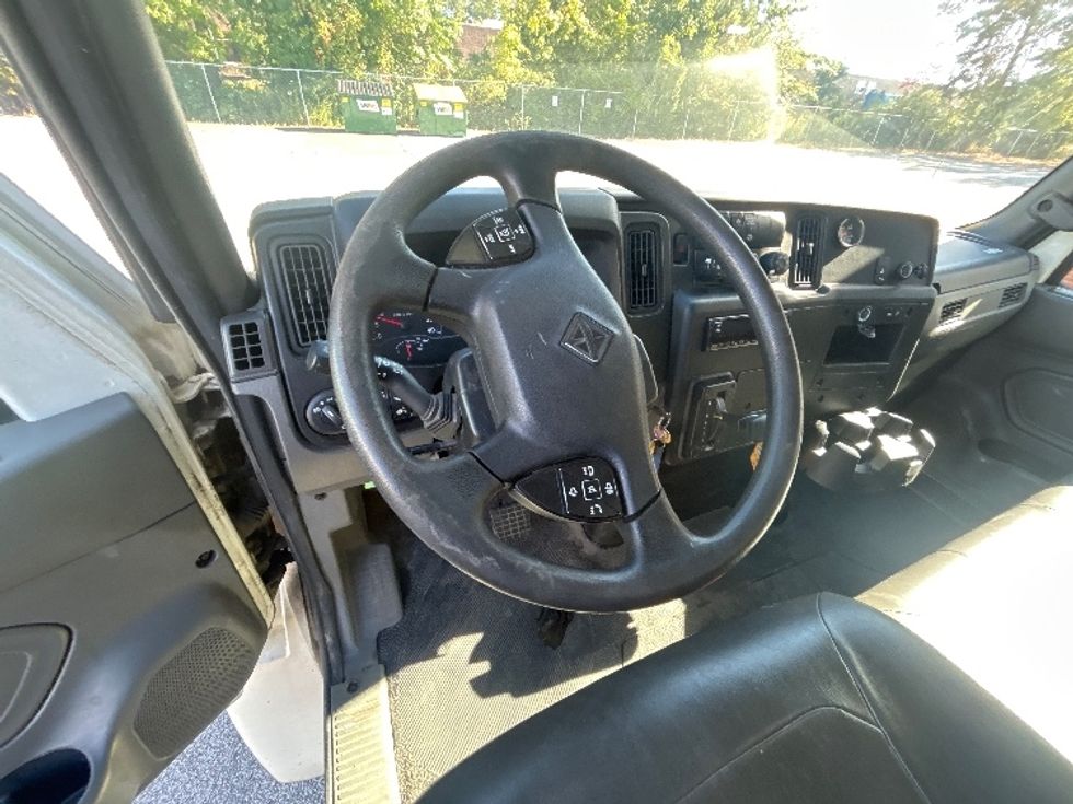 Medium Duty Box Truck-Light and Medium Duty Trucks-International-2020-MV607-Middlefield-OH-283,243\n\t\tmiles-$ 25,250 - Image 16