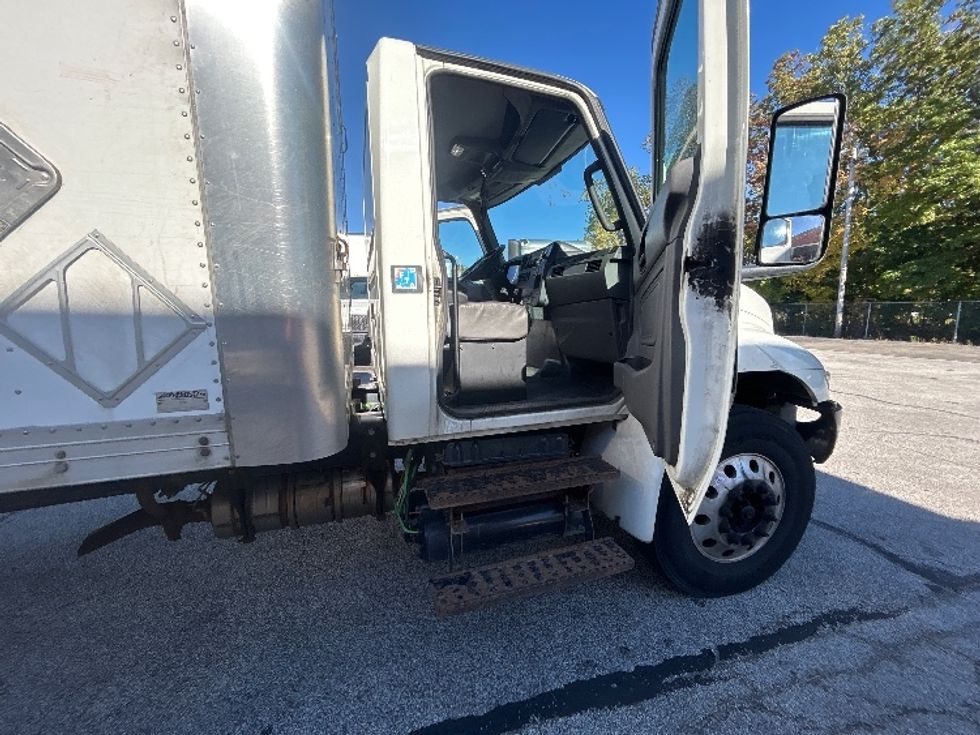 Medium Duty Box Truck-Light and Medium Duty Trucks-International-2020-MV607-Middlefield-OH-283,243\n\t\tmiles-$ 25,250 - Image 19