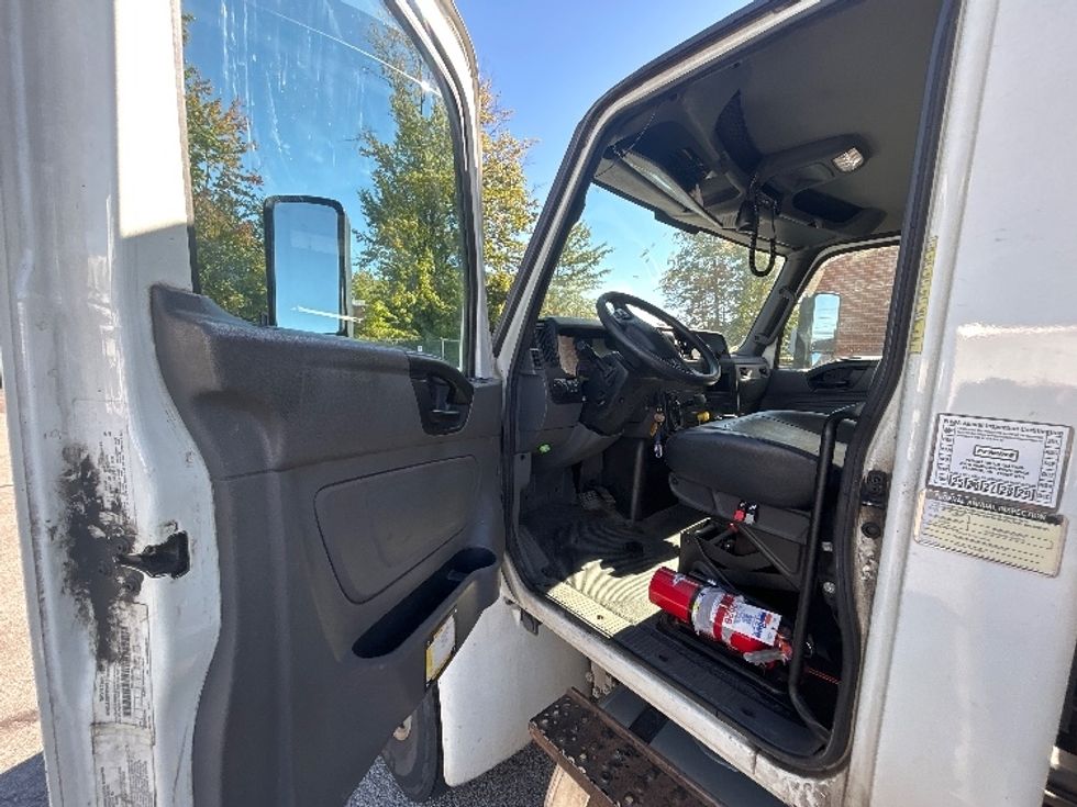 Medium Duty Box Truck-Light and Medium Duty Trucks-International-2020-MV607-Middlefield-OH-283,243\n\t\tmiles-$ 25,250 - Image 15