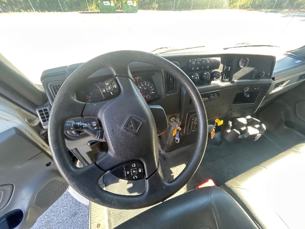 Medium Duty Box Truck-Light and Medium Duty Trucks-International-2020-MV607-Middlefield-OH-283,243\n\t\tmiles-$ 25,250 - Image 17