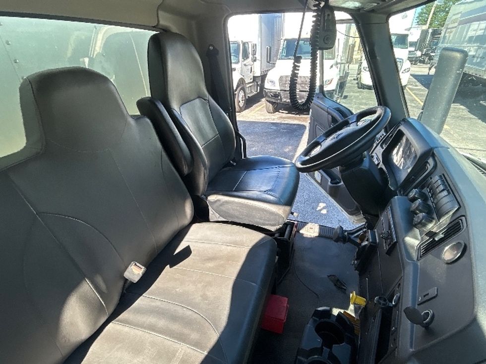 Medium Duty Box Truck-Light and Medium Duty Trucks-International-2020-MV607-Middlefield-OH-283,243\n\t\tmiles-$ 25,250 - Image 21