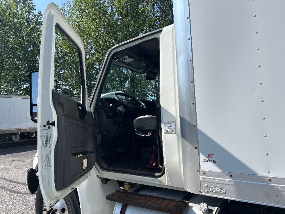 Medium Duty Box Truck-Light and Medium Duty Trucks-International-2020-MV607-Middlefield-OH-60,311\n\t\tmiles-$ 62,250 - Image 16