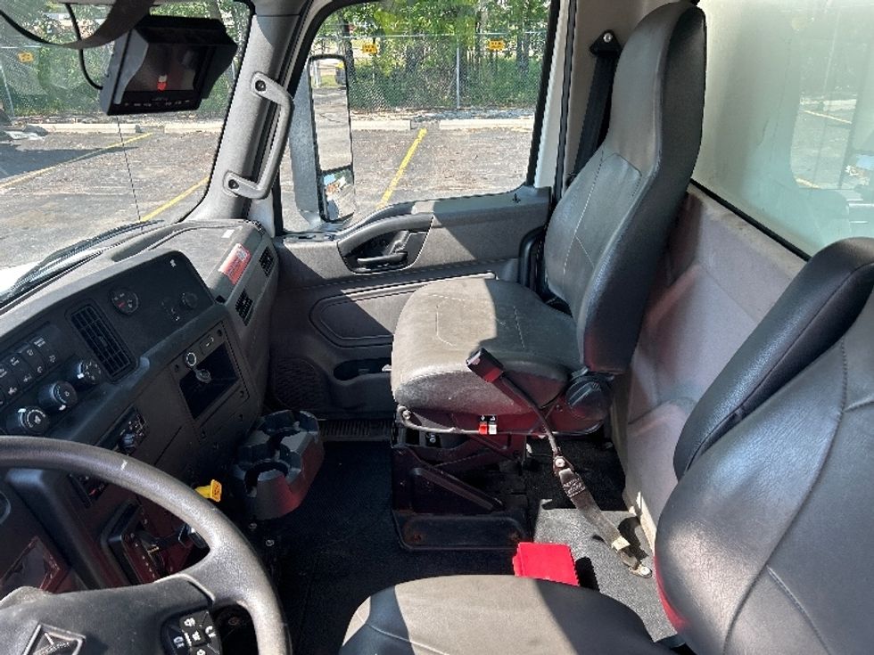 Medium Duty Box Truck-Light and Medium Duty Trucks-International-2020-MV607-Middlefield-OH-60,311\n\t\tmiles-$ 62,250 - Image 19