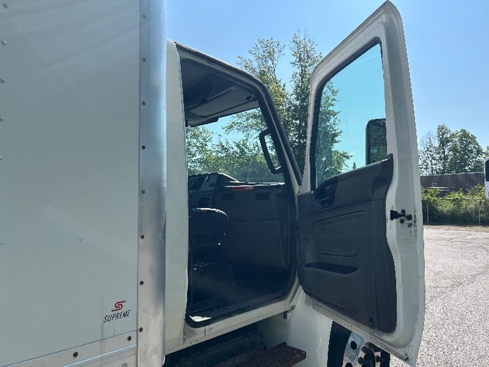 Medium Duty Box Truck-Light and Medium Duty Trucks-International-2020-MV607-Middlefield-OH-60,311\n\t\tmiles-$ 62,250 - Image 20