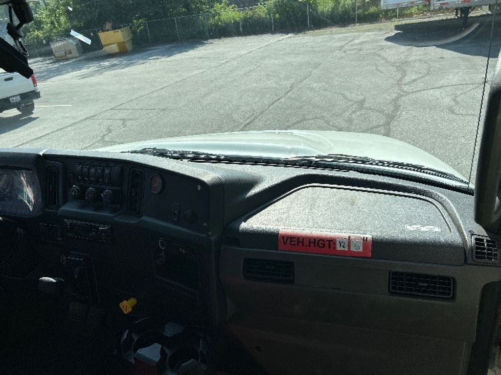 Medium Duty Box Truck-Light and Medium Duty Trucks-International-2020-MV607-Middlefield-OH-60,311\n\t\tmiles-$ 62,250 - Image 21